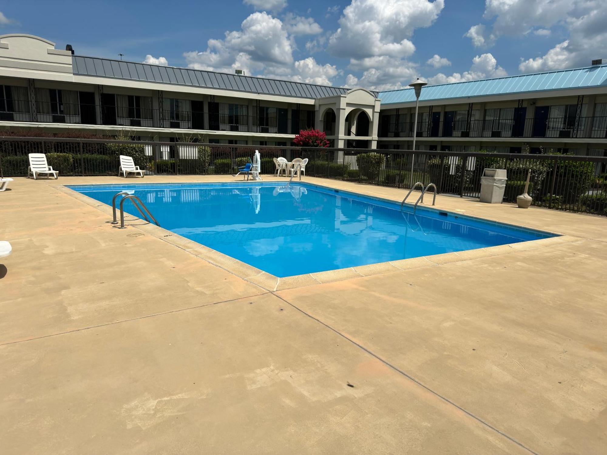 Days Inn By Wyndham Emporia Exterior photo